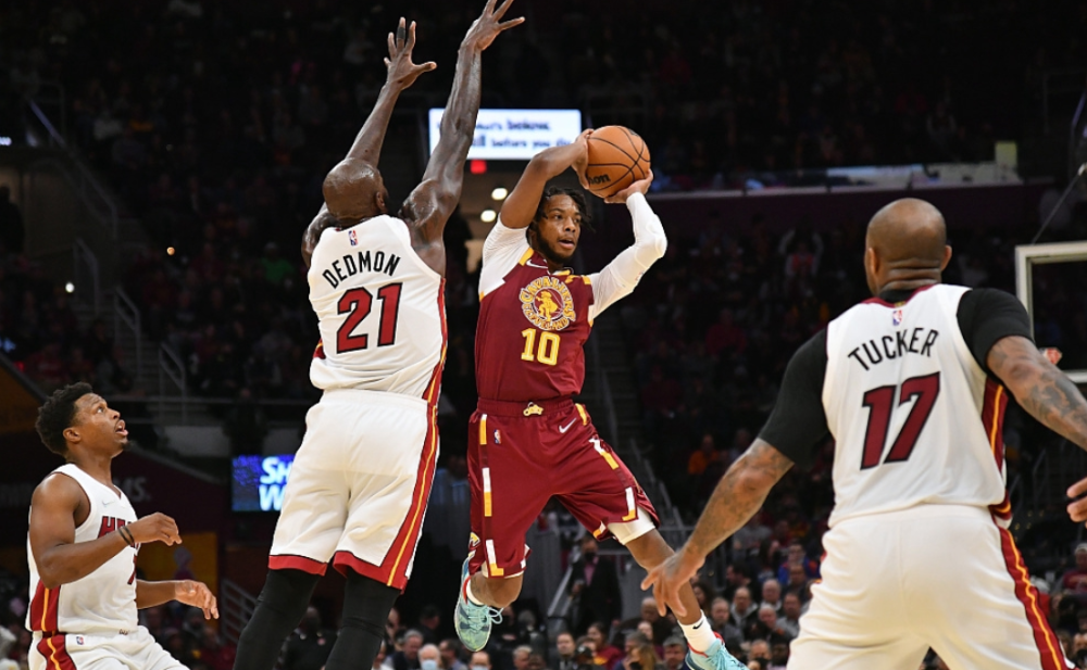 关于全明星赛冲刺阶段再迎强敌；克里夫兰骑士调整名单；主帅态度：底气十足；资深球员宣示担当的信息