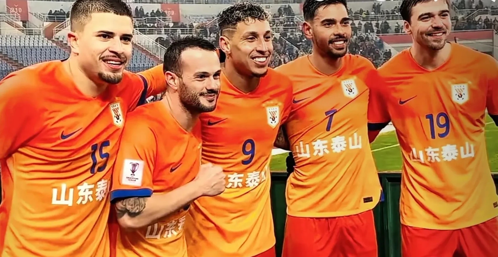 山东泰山训练开放日，今晨复出首秀引欢呼，中超在即，赛程密集仍需轮换 