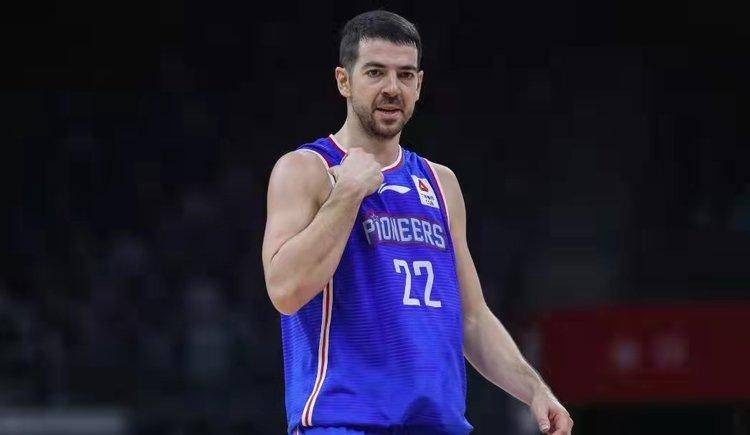 包含欧冠倒计时，山东男篮加时末段更衣室发声，细节引发关注，信心回归，年轻球员得到机会的词条