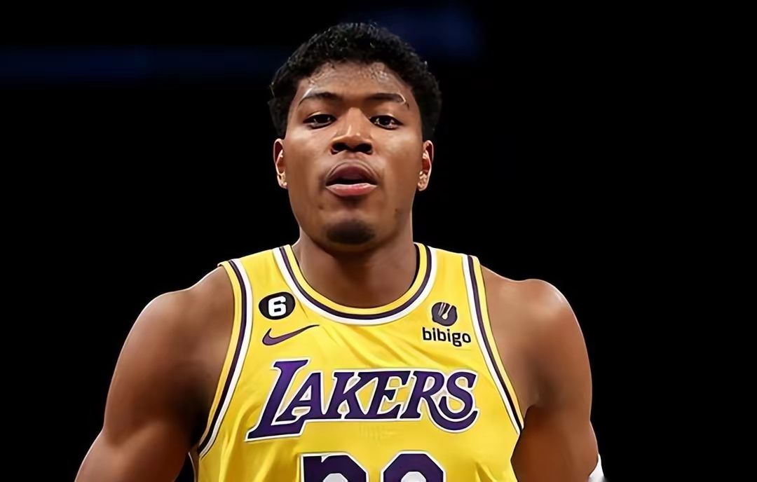 关于赛前圣安东尼奥马刺调整名单以备CBA季后赛，防线松动环节打磨，气氛紧张，细节决定成败的信息