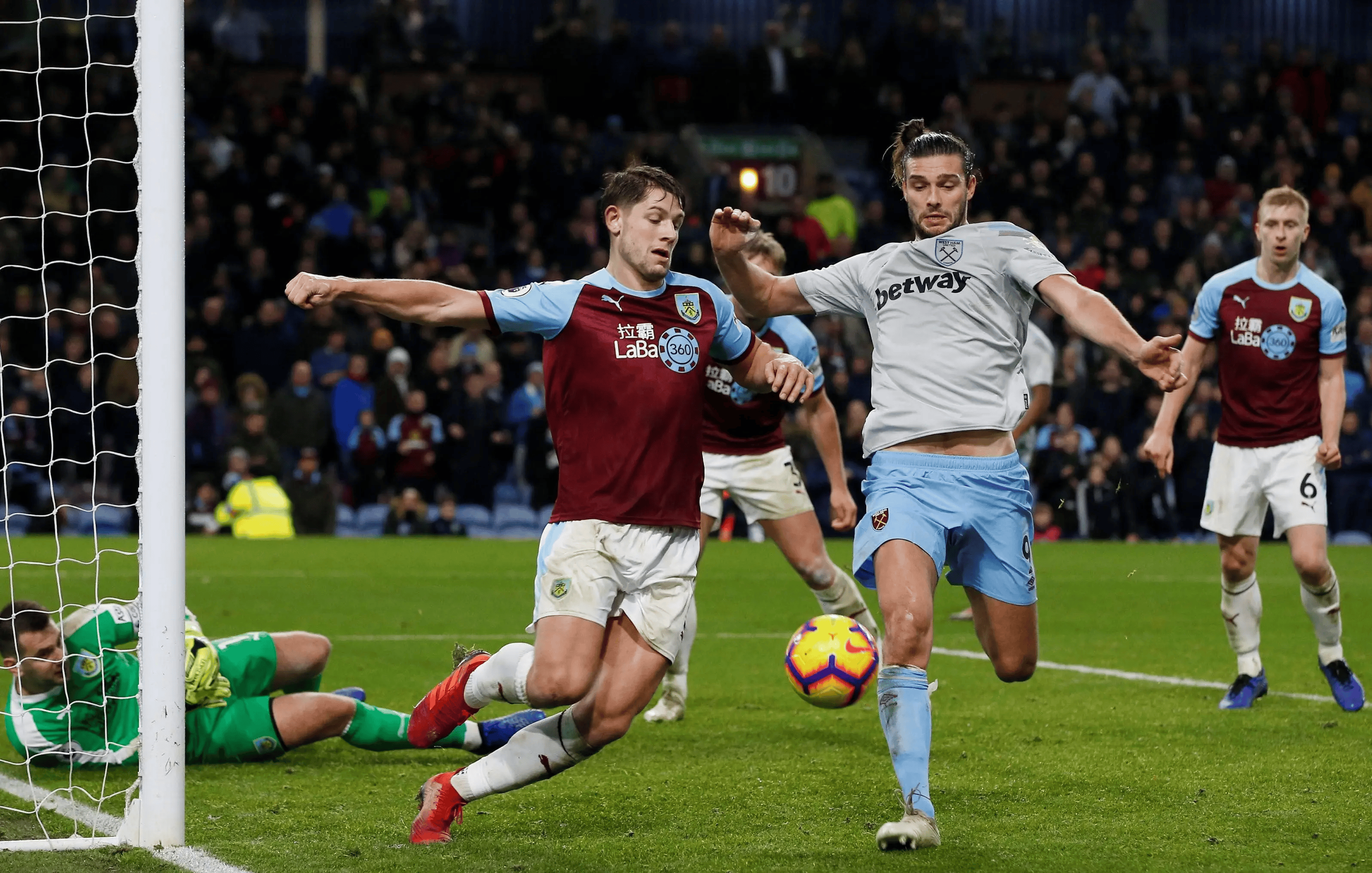 关于集结日比利亚雷亚尔调整名单以备荷甲，调整名单环节打磨，压力陡增，球队文化再被提及的信息
