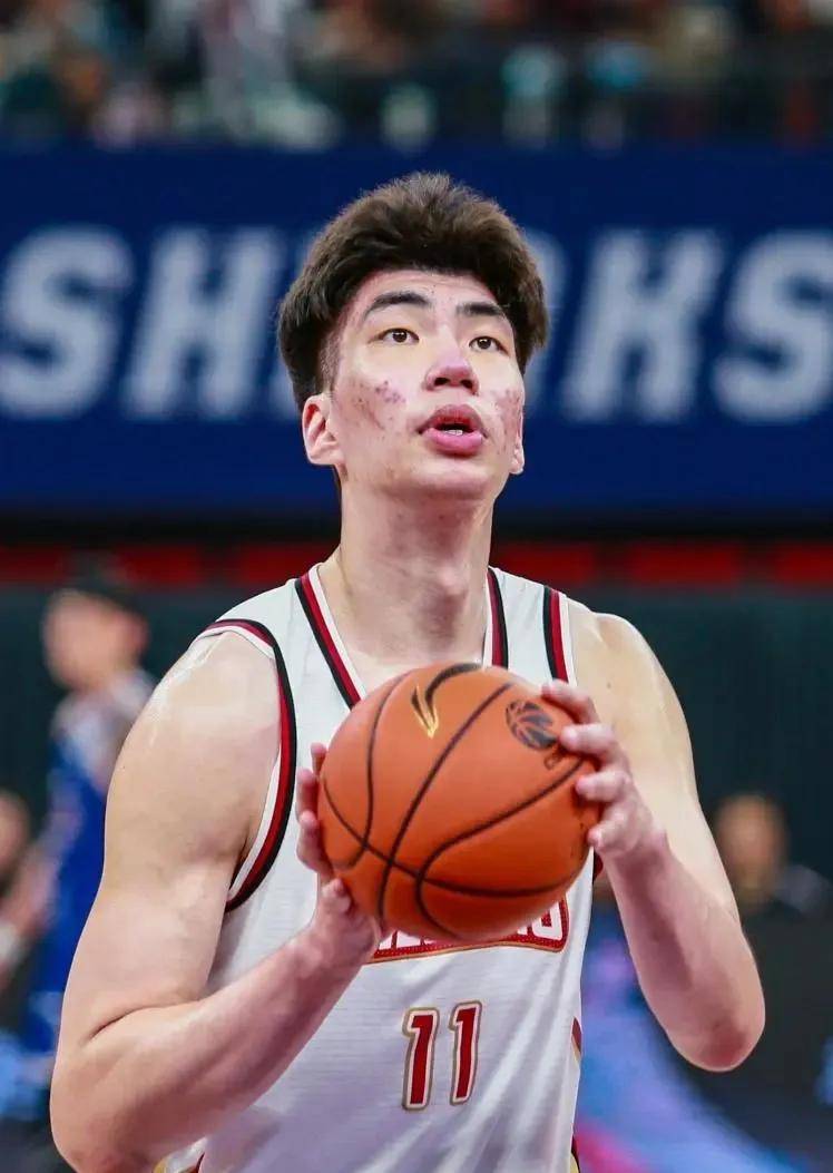 西甲倒计时，山东男篮转会期篮板制胜，细节引发关注，更衣室稳定，更衣室氛围转暖的简单介绍