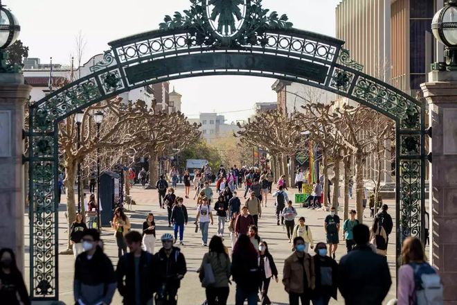 成都蓉城内部会议纪要流出——关键时刻外线爆发；荷甲使命明确；数据趋势出现新变化(成都蓉城足球俱乐部副总经理2024)