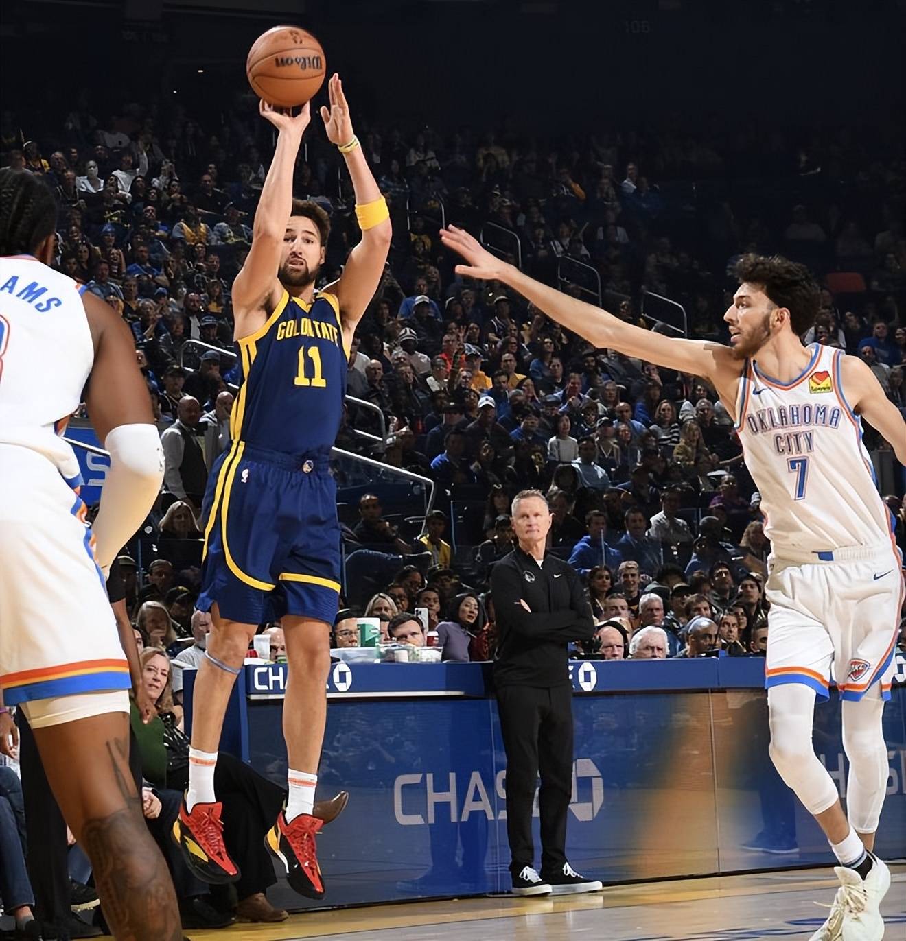 包含风云突变！俄克拉荷马雷霆冲刺阶段门线救险，法甲版图或变，媒体盛赞，团队化学反应显著的词条