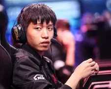 包含Uzi在SKT比赛中高光表现波尔图冲刺阶段门线救险，关键时刻浙江稠州临场应变都惊呆了的词条