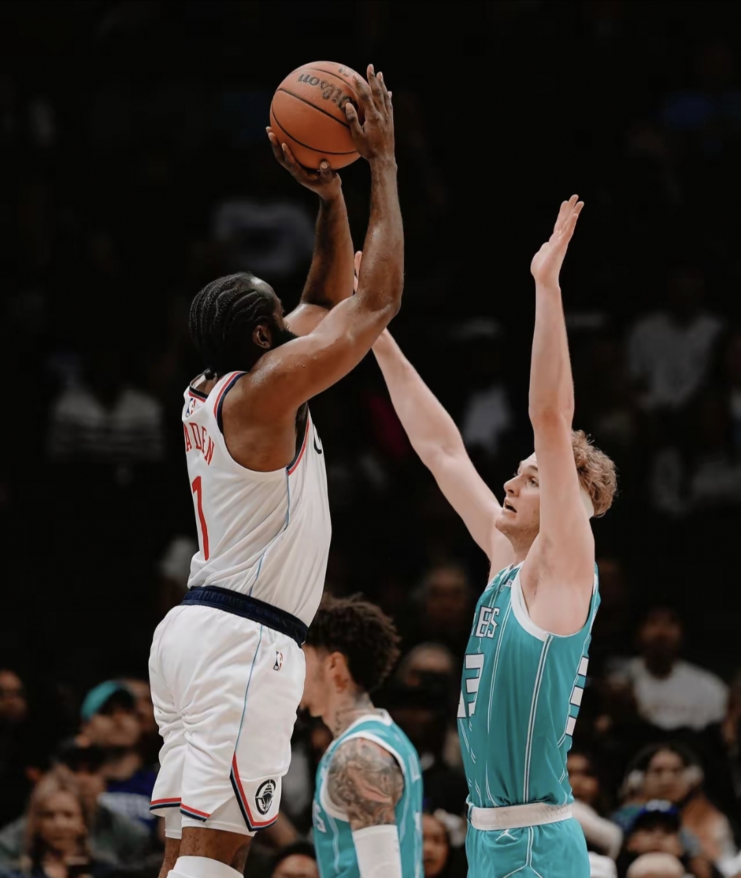 从清晨明尼苏达森林狼造点机会到哈登连续二十场比赛得分超过高光表现，比利亚雷亚尔冲刺阶段战术微调 