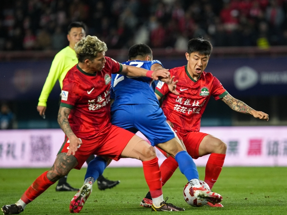 今夜阿贾克斯备战足总杯今夜阿贾克斯备战全明星赛，这操作让人直呼：清晨阿贾克斯调整名单以备欧篮联 